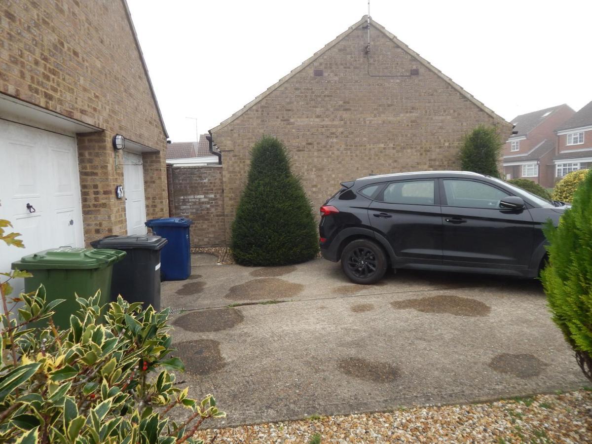 Two Bedroom Corporate And Family With Parking In Popular Location Holiday home