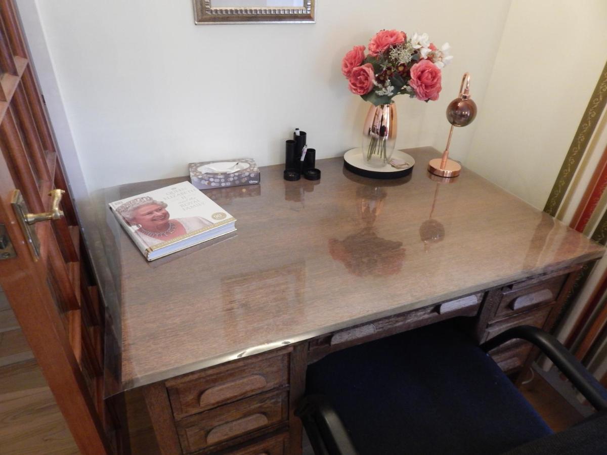 Holiday home Two Bedroom Corporate And Family With Parking In Popular Location