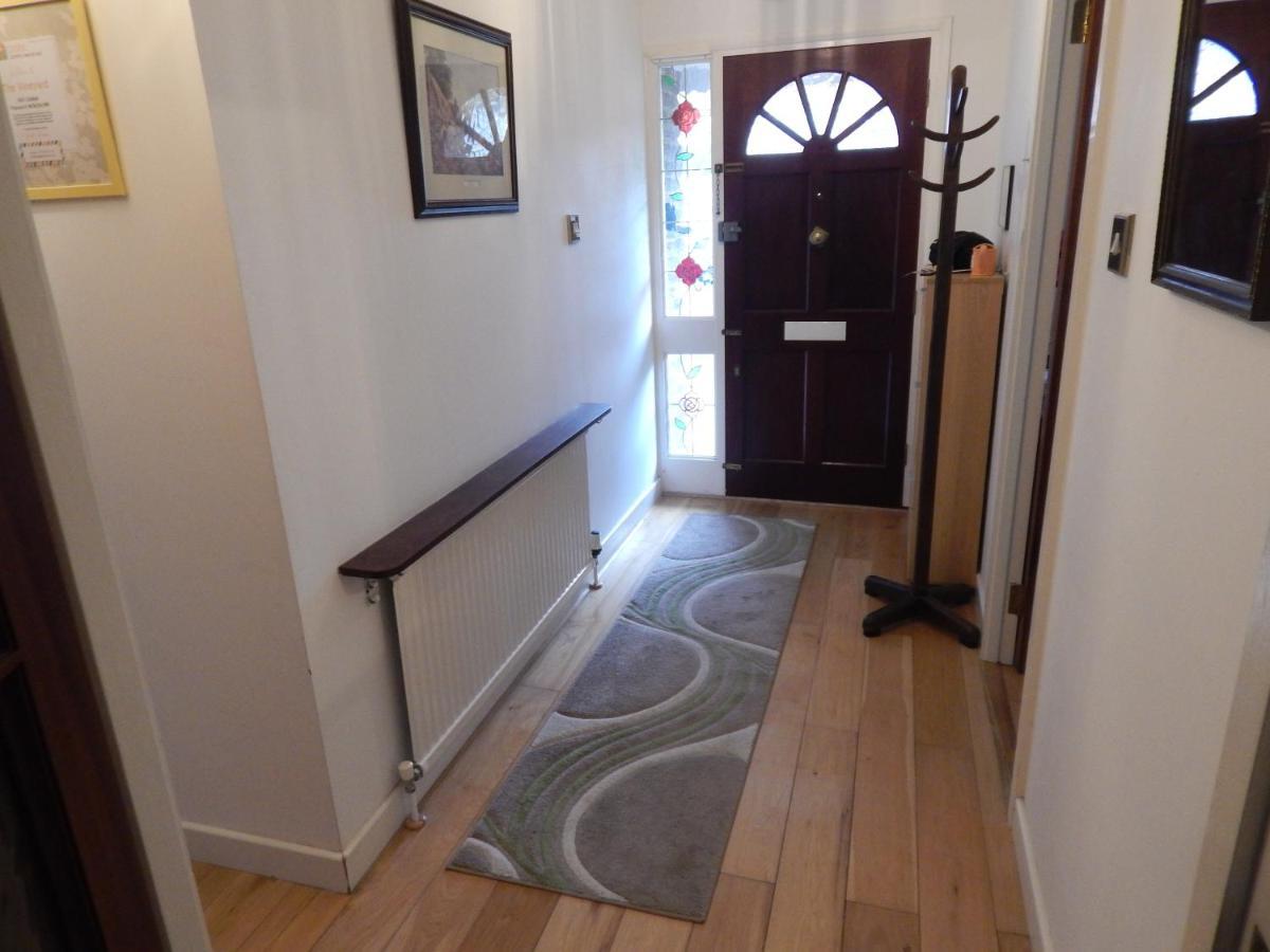 Two Bedroom Corporate And Family With Parking In Popular Location *