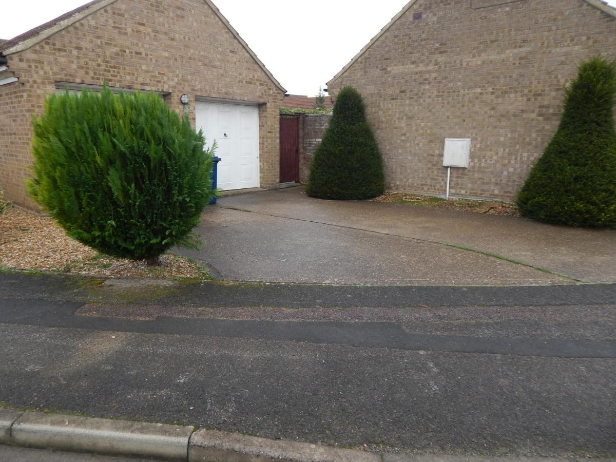 Two Bedroom Corporate And Family With Parking In Popular Location *