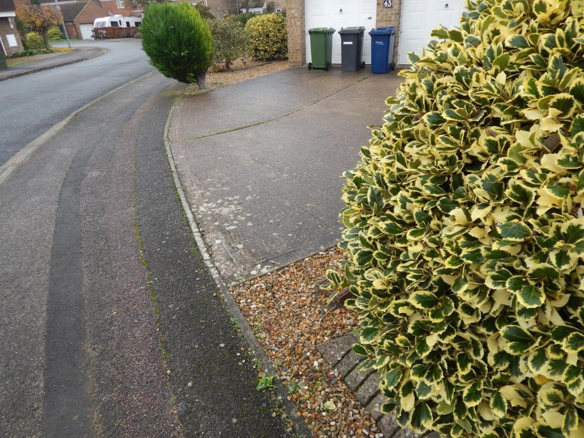 Holiday home Two Bedroom Corporate And Family With Parking In Popular Location *