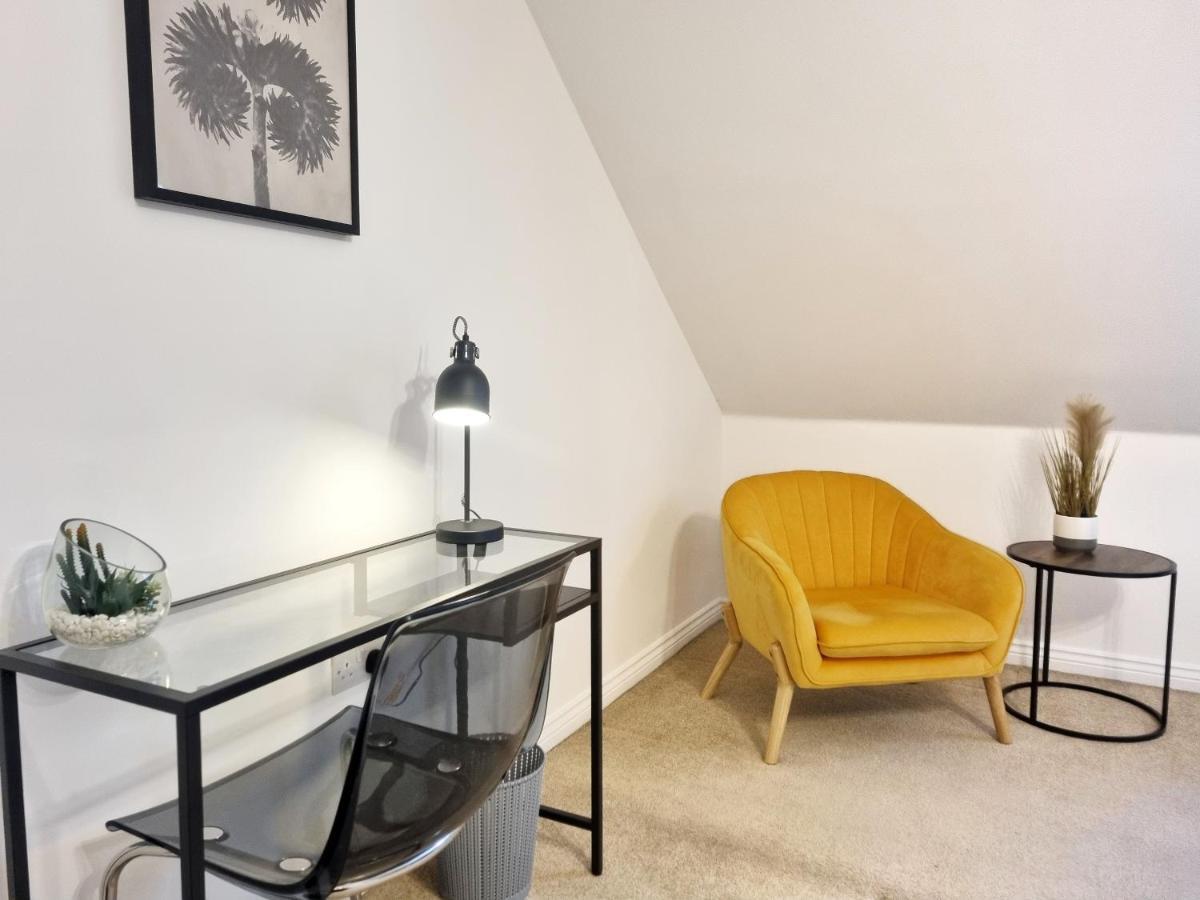 Holiday home Modern & Spacious 3 Bedrooms And 2 Bathrooms Home, Free Parking!
