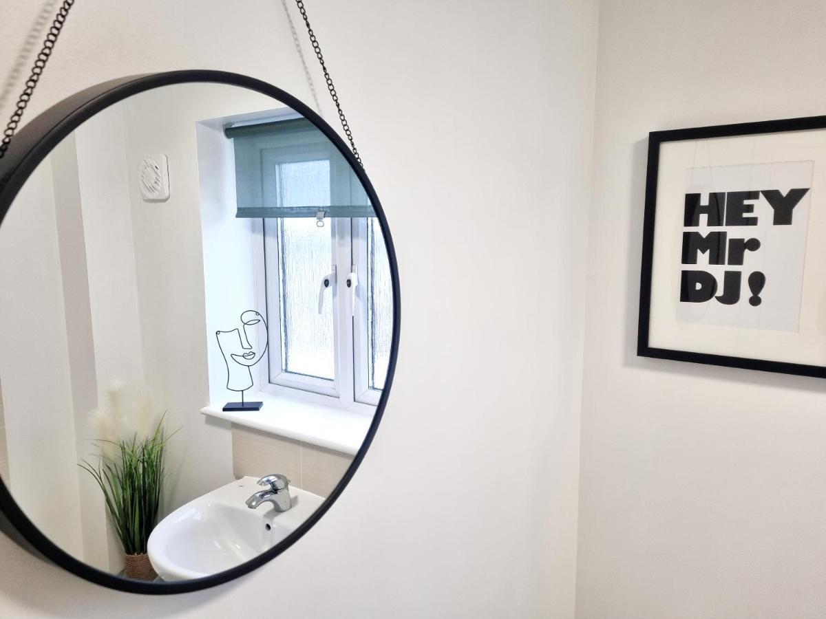 Modern & Spacious 3 Bedrooms And 2 Bathrooms Home, Free Parking! Holiday home Cambridge (Cambridgeshire)