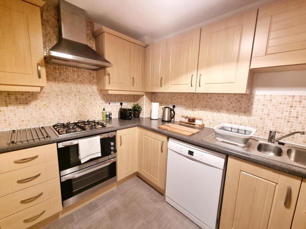Modern & Spacious 3 Bedrooms And 2 Bathrooms Home, Free Parking! Cambridge (Cambridgeshire)