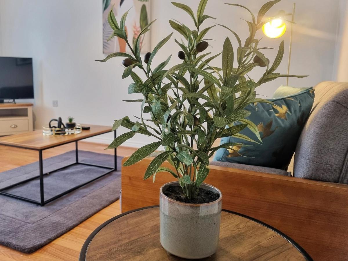 Modern & Spacious 3 Bedrooms And 2 Bathrooms Home, Free Parking! Cambridge (Cambridgeshire)