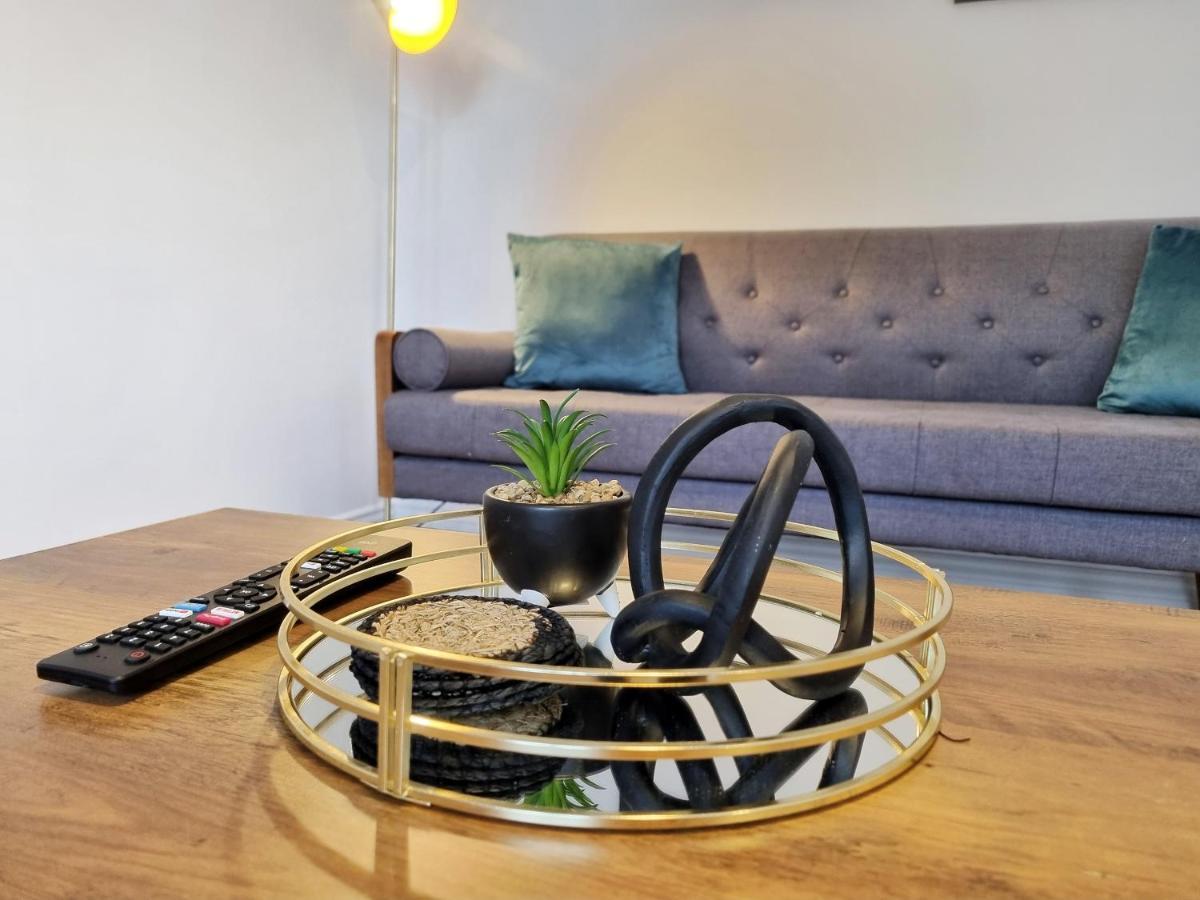 Modern & Spacious 3 Bedrooms And 2 Bathrooms Home, Free Parking! *