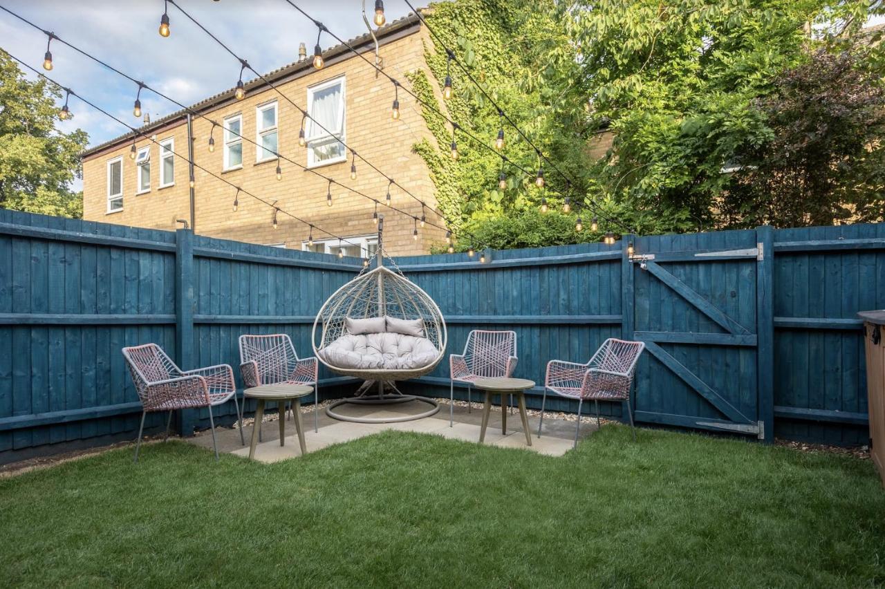 Memorable And Cozy W Arcade & Fab Garden Holiday home *