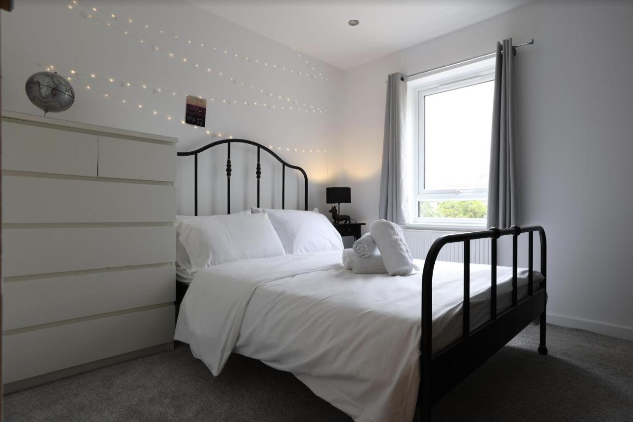 Memorable And Cozy W Arcade & Fab Garden Holiday home