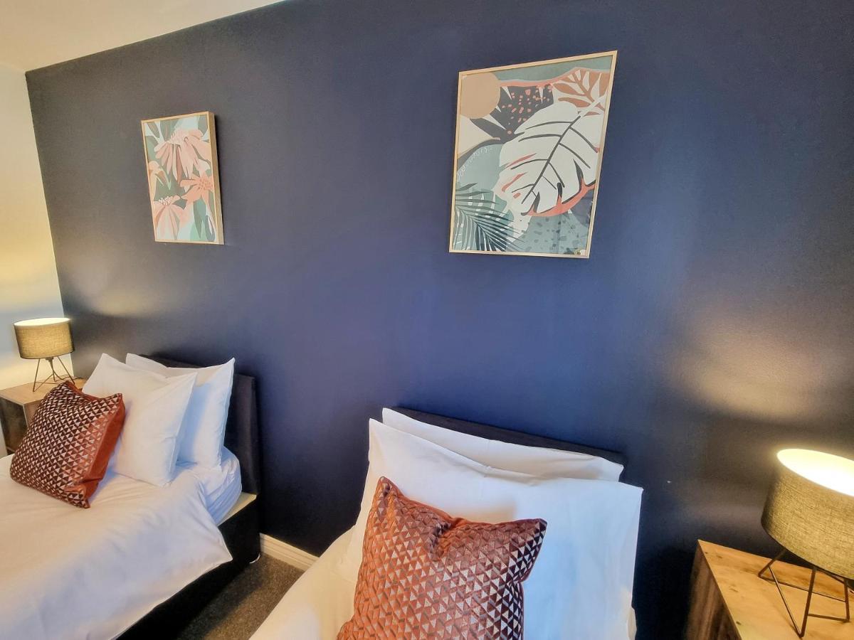 Stylish 3 Bedrooms & 2 Bathrooms House, Free Parking On Premises! Holiday home Cambridge (Cambridgeshire)