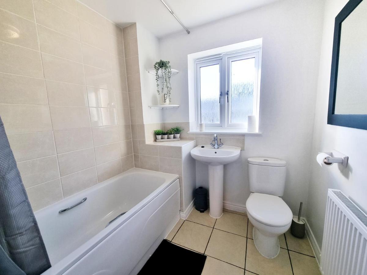 Stylish 3 Bedrooms & 2 Bathrooms House, Free Parking On Premises! * Cambridge (Cambridgeshire)