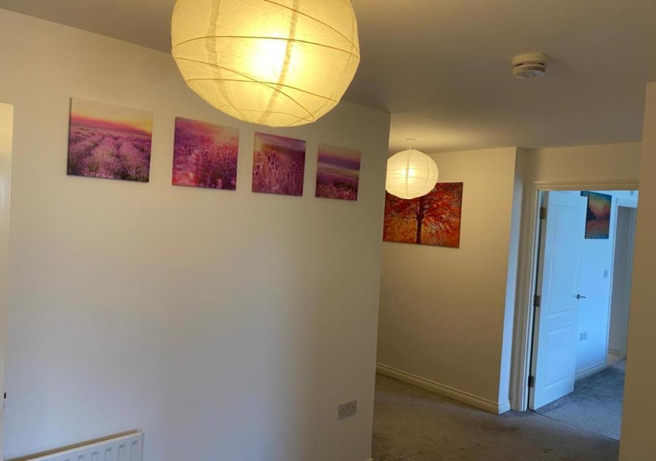 Stourbridge Common View: Cozy 2-bed With Terrace & Parking *