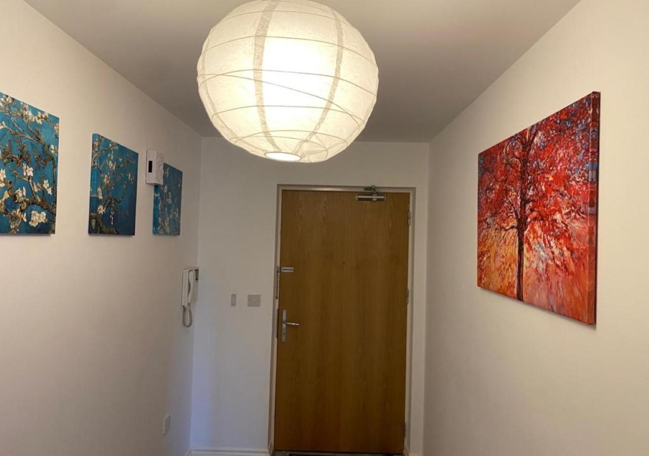 Apartment Stourbridge Common View: Cozy 2-bed With Terrace & Parking *