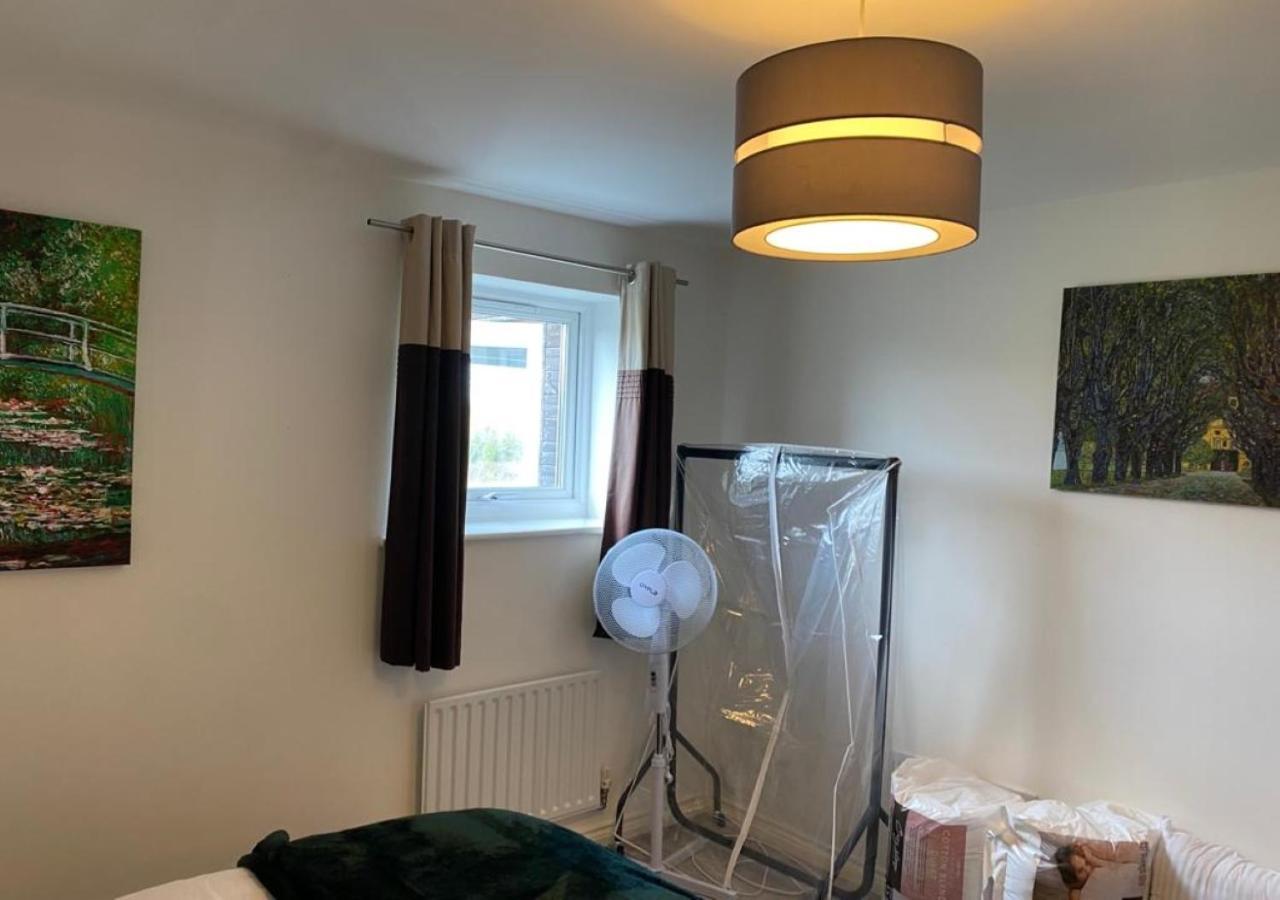 Apartment Stourbridge Common View: Cozy 2-bed With Terrace & Parking *