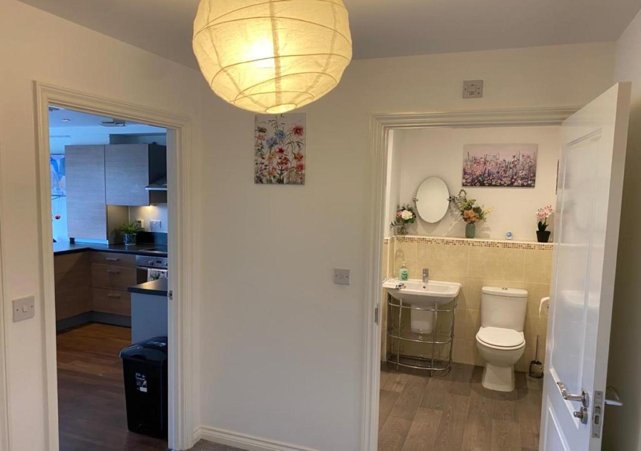 Stourbridge Common View: Cozy 2-bed With Terrace & Parking Apartment *