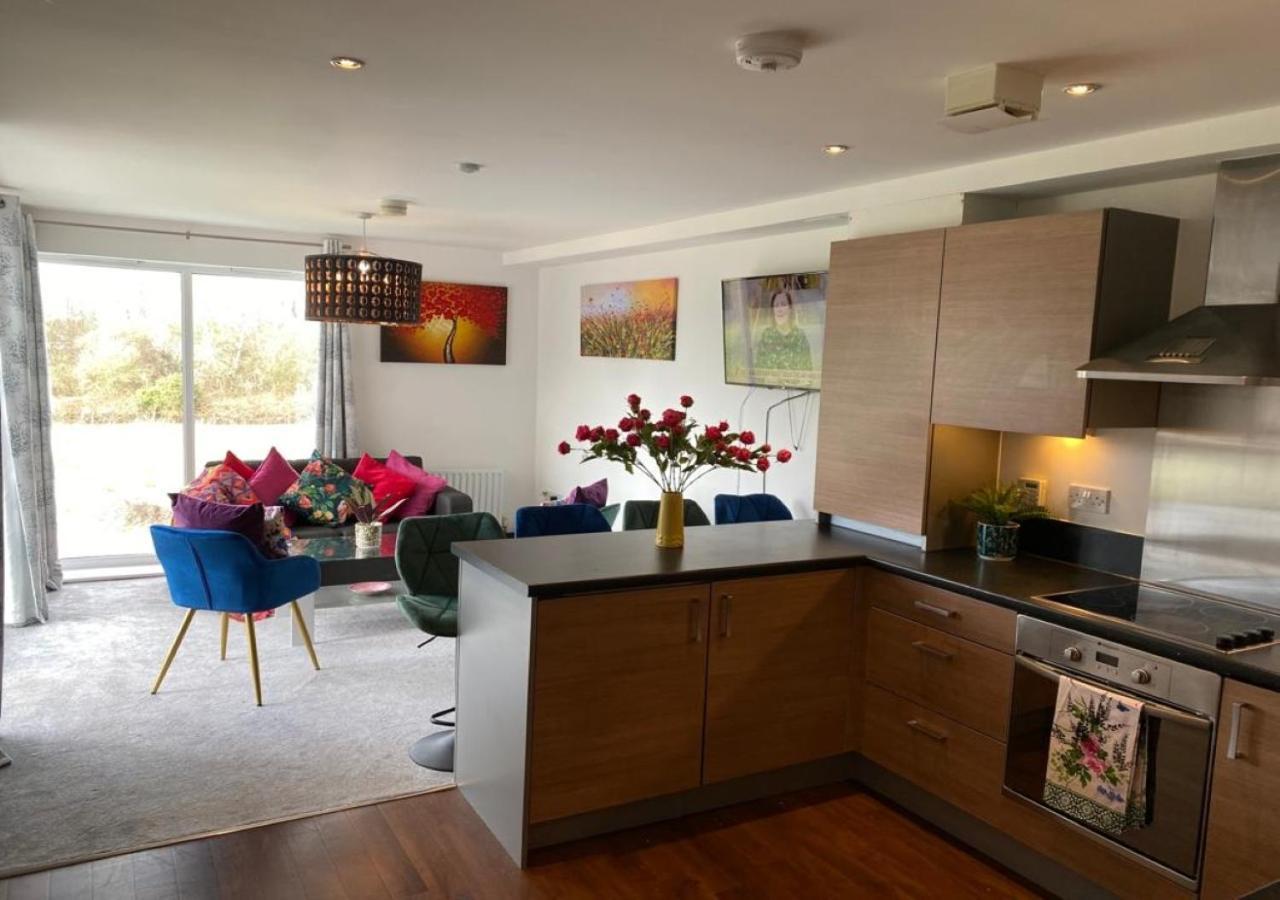 Apartment Stourbridge Common View: Cozy 2-bed With Terrace & Parking *