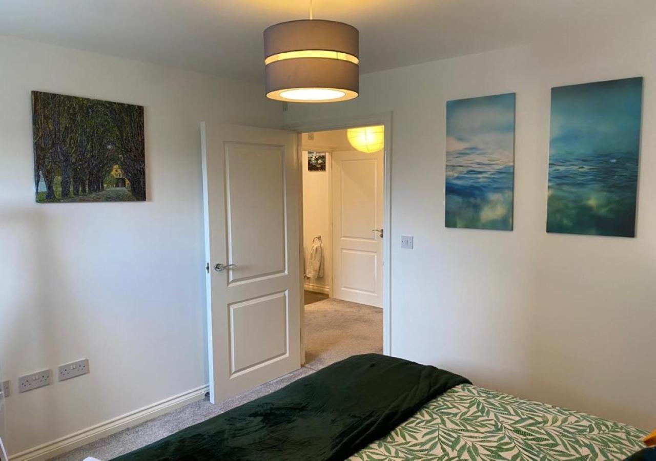 Apartment Stourbridge Common View: Cozy 2-bed With Terrace & Parking *