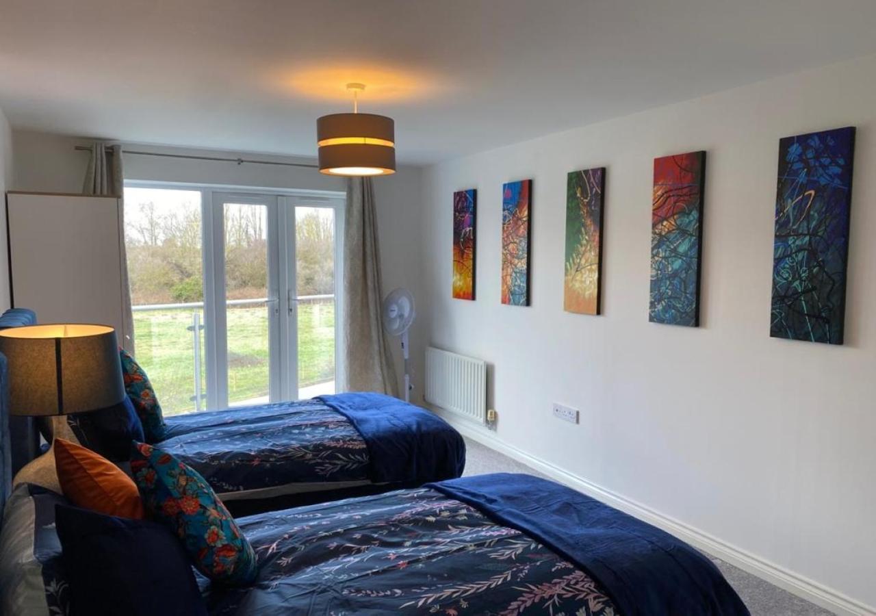 Stourbridge Common View: Cozy 2-bed With Terrace & Parking Apartment *