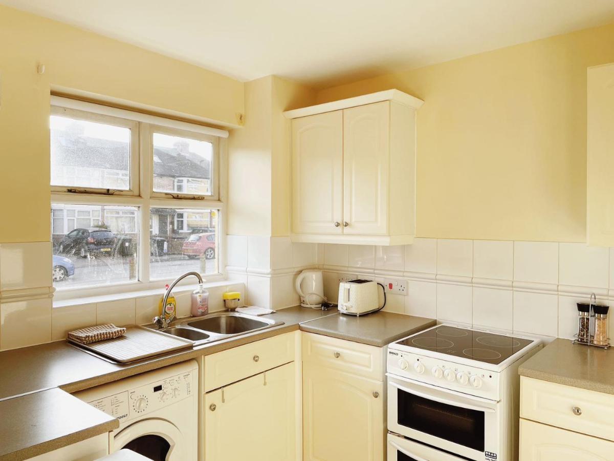 Cozy Entire 2br Flat With 2 Bathrooms And Free Parking Apartment
