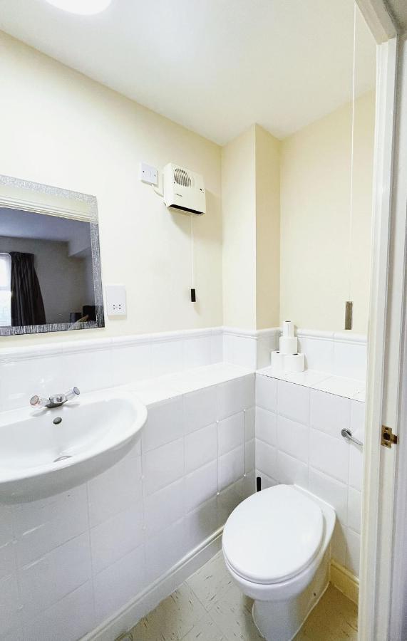 Cozy Entire 2br Flat With 2 Bathrooms And Free Parking Apartment *