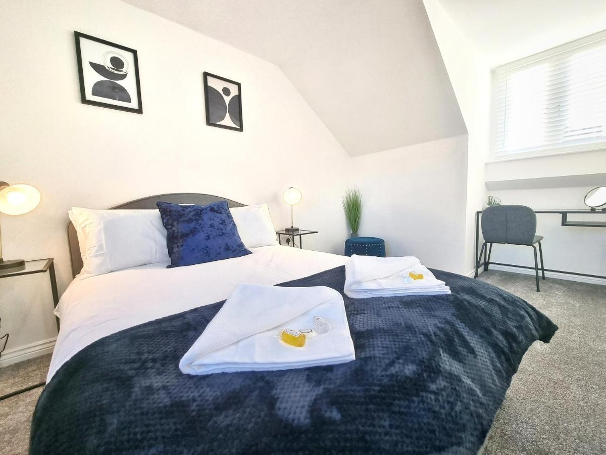 Stylish 3 Bedrooms & 2 Bathrooms House, Free Parking On Premises! Holiday home Cambridge (Cambridgeshire)