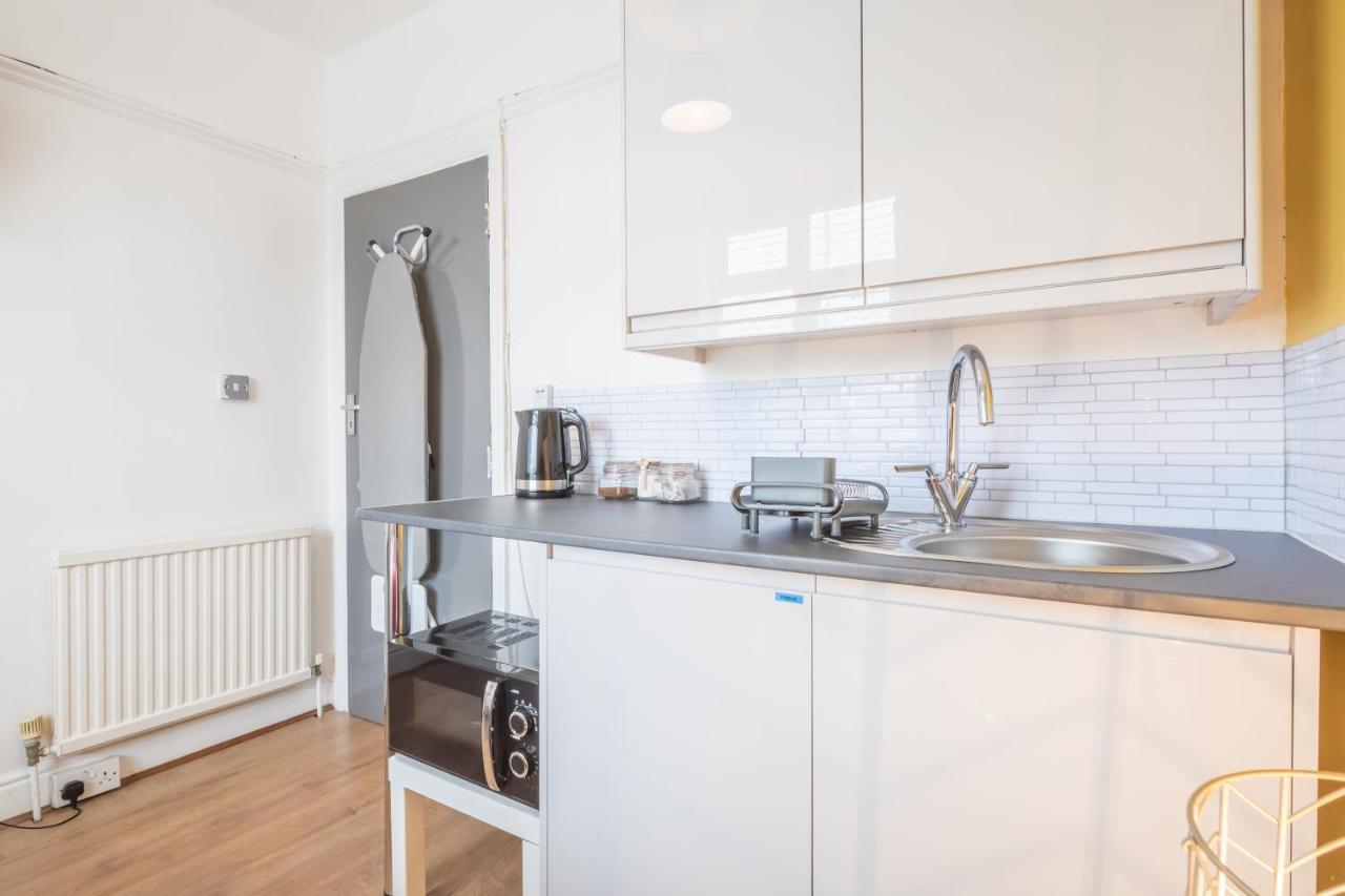 Private 3 With Kitchenette By Cb No Minimum *