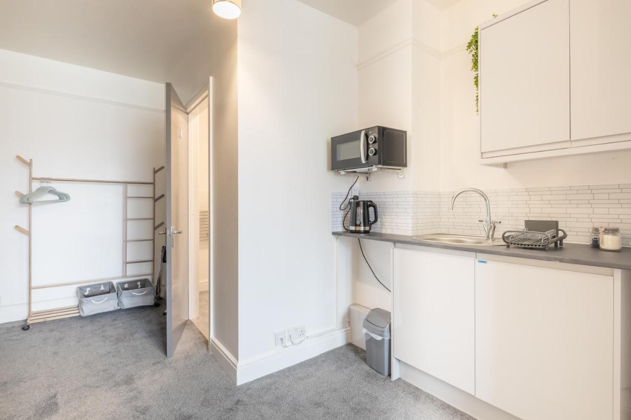 Private 5 With Kitchenette By Cb No Minimum *