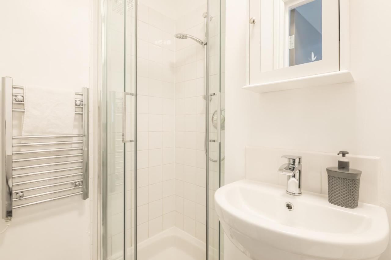 Private 5 With Kitchenette By Cb No Minimum *