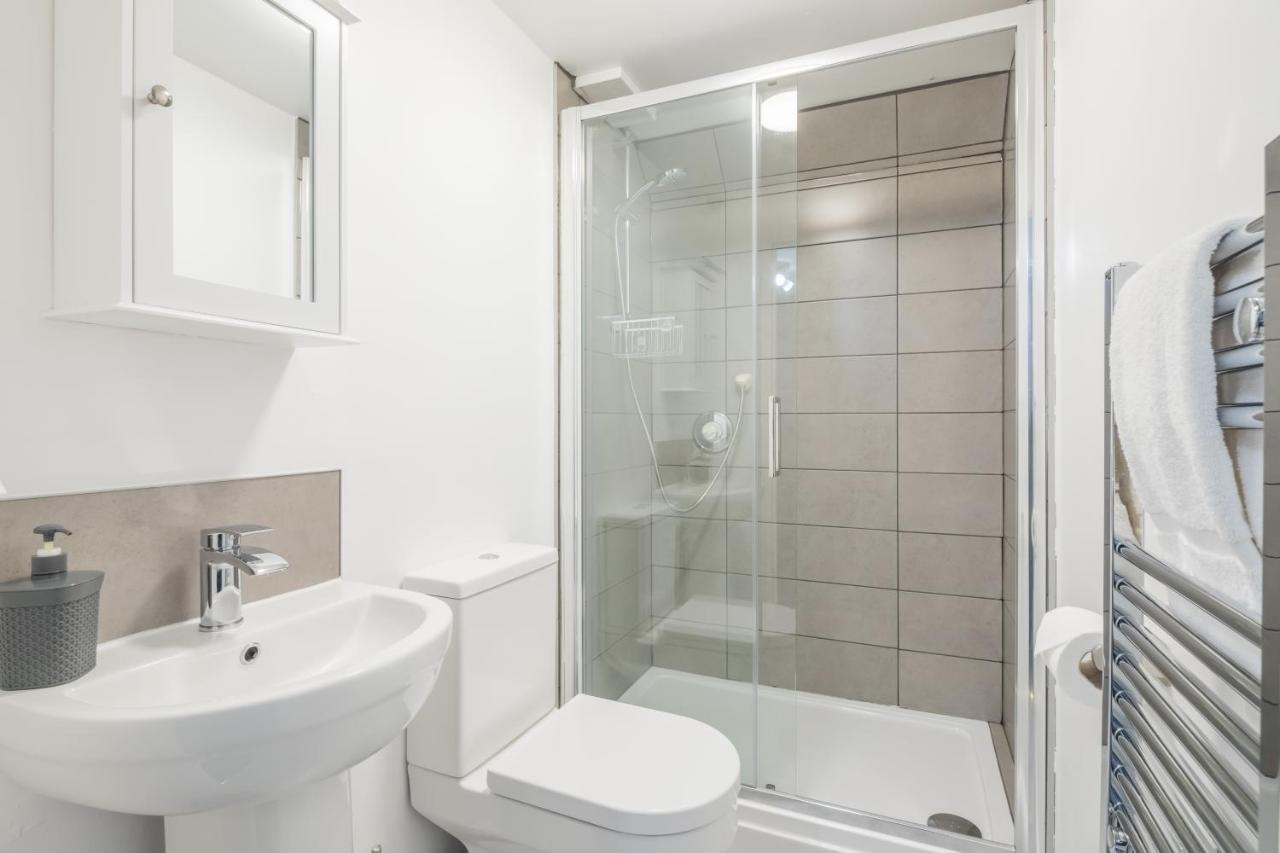 Private 8 With Kitchenette By Cb No Minimum Apartment *