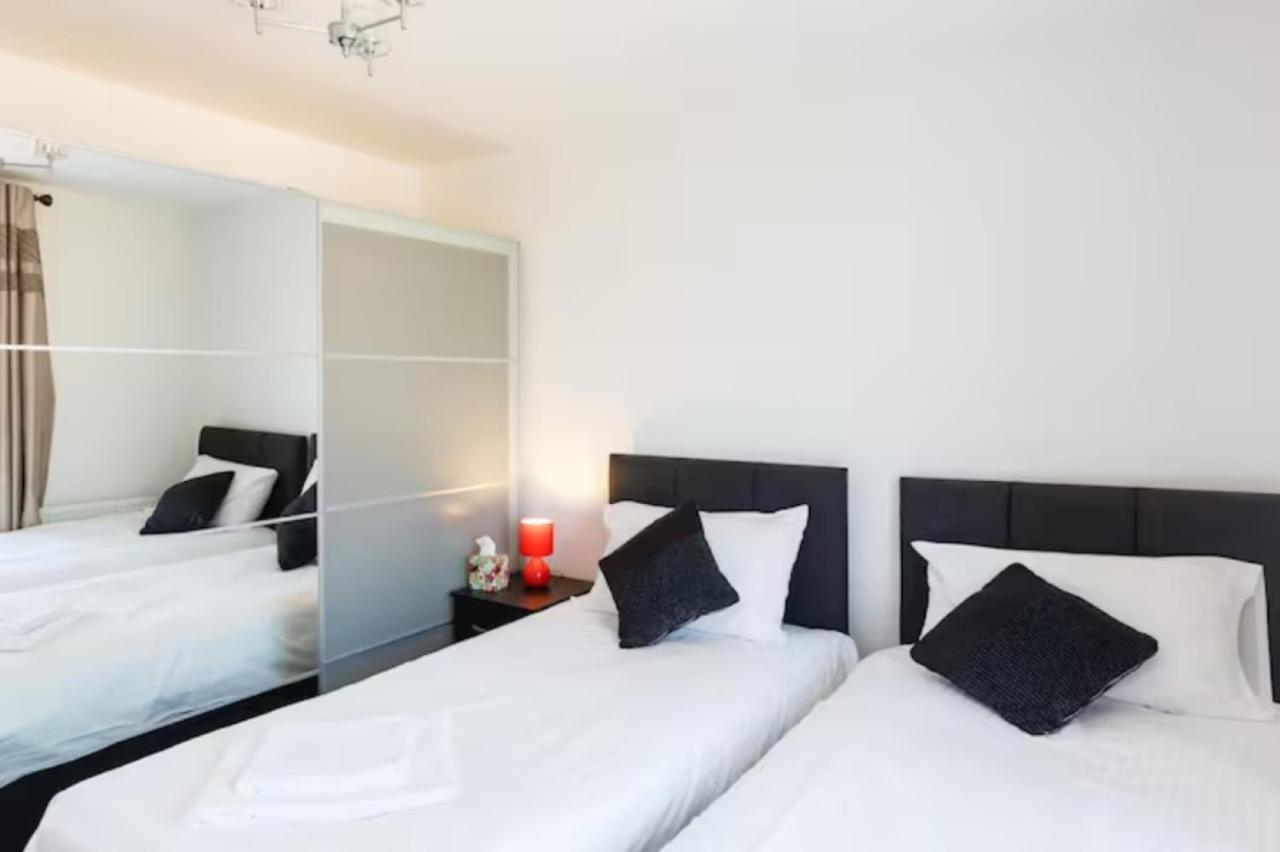 Apartment Contemporary Trumpington: Modern With Parking, Terrace & Hospital Proximity Cambridge (Cambridgeshire)
