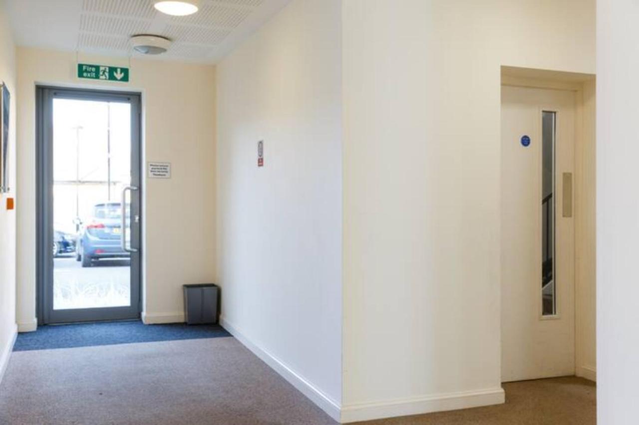 Contemporary Trumpington: Modern With Parking, Terrace & Hospital Proximity * Cambridge (Cambridgeshire)
