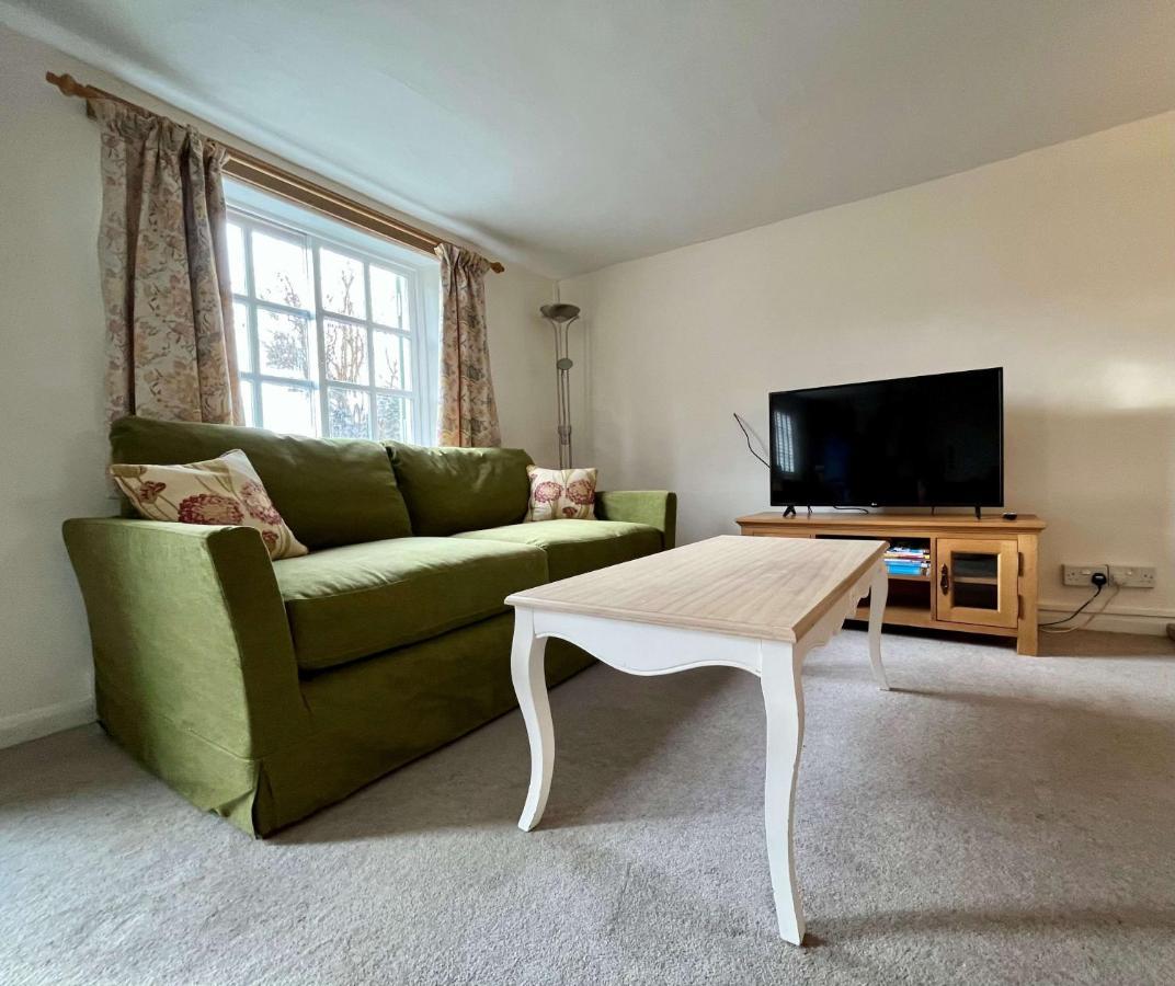 Charming 2 Bedroom With Parking