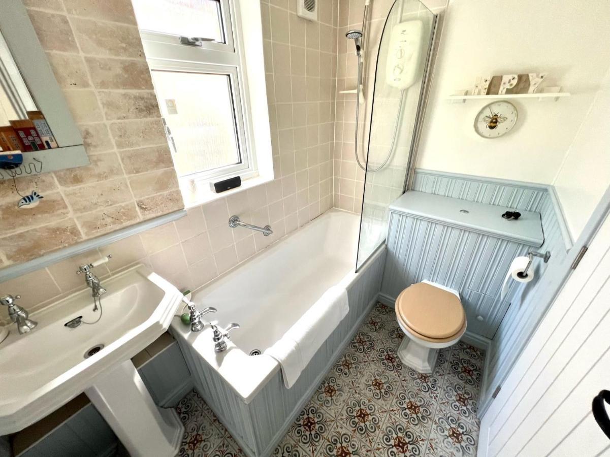 Holiday home Charming 2 Bedroom With Parking *