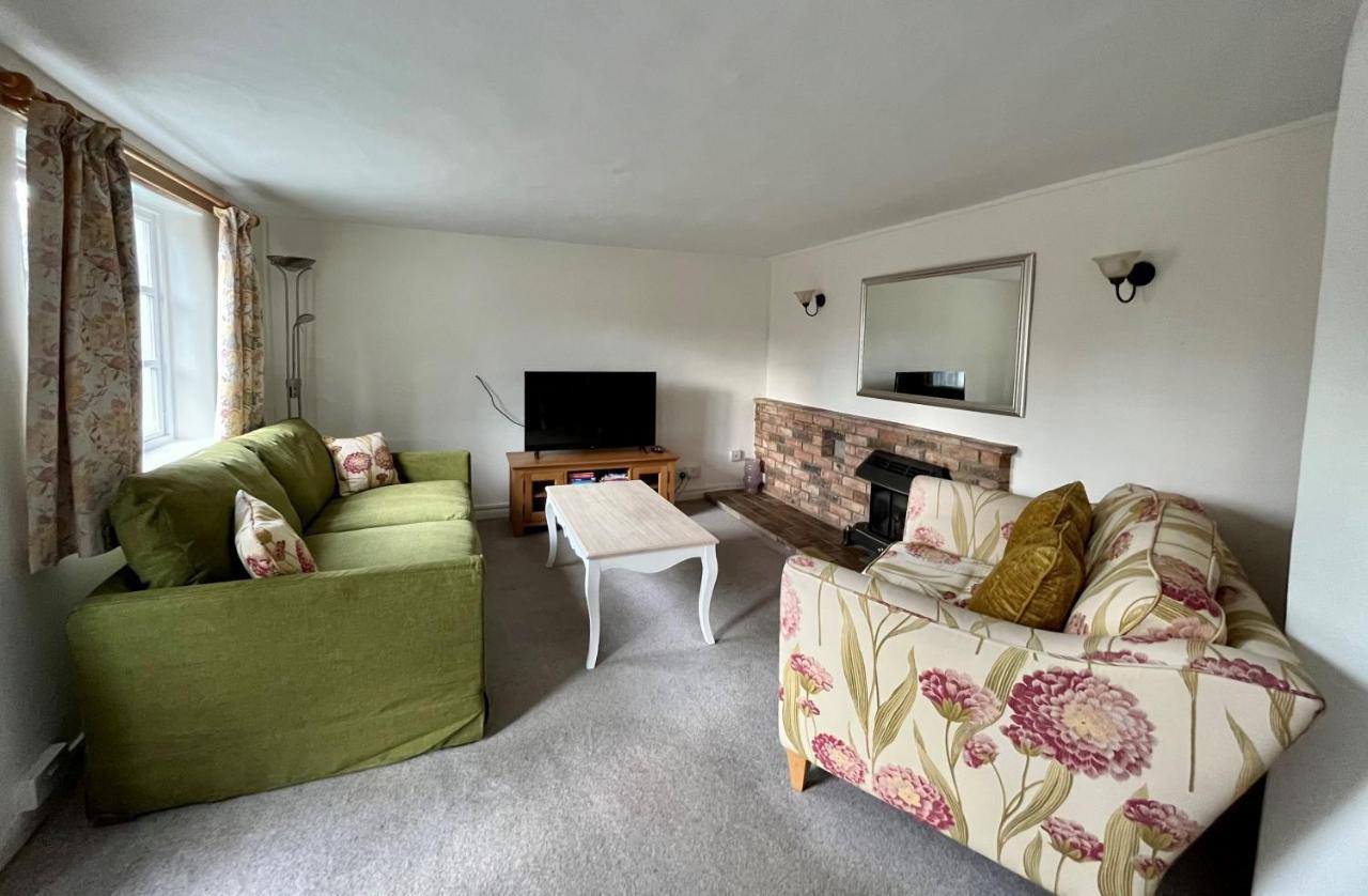 Charming 2 Bedroom With Parking