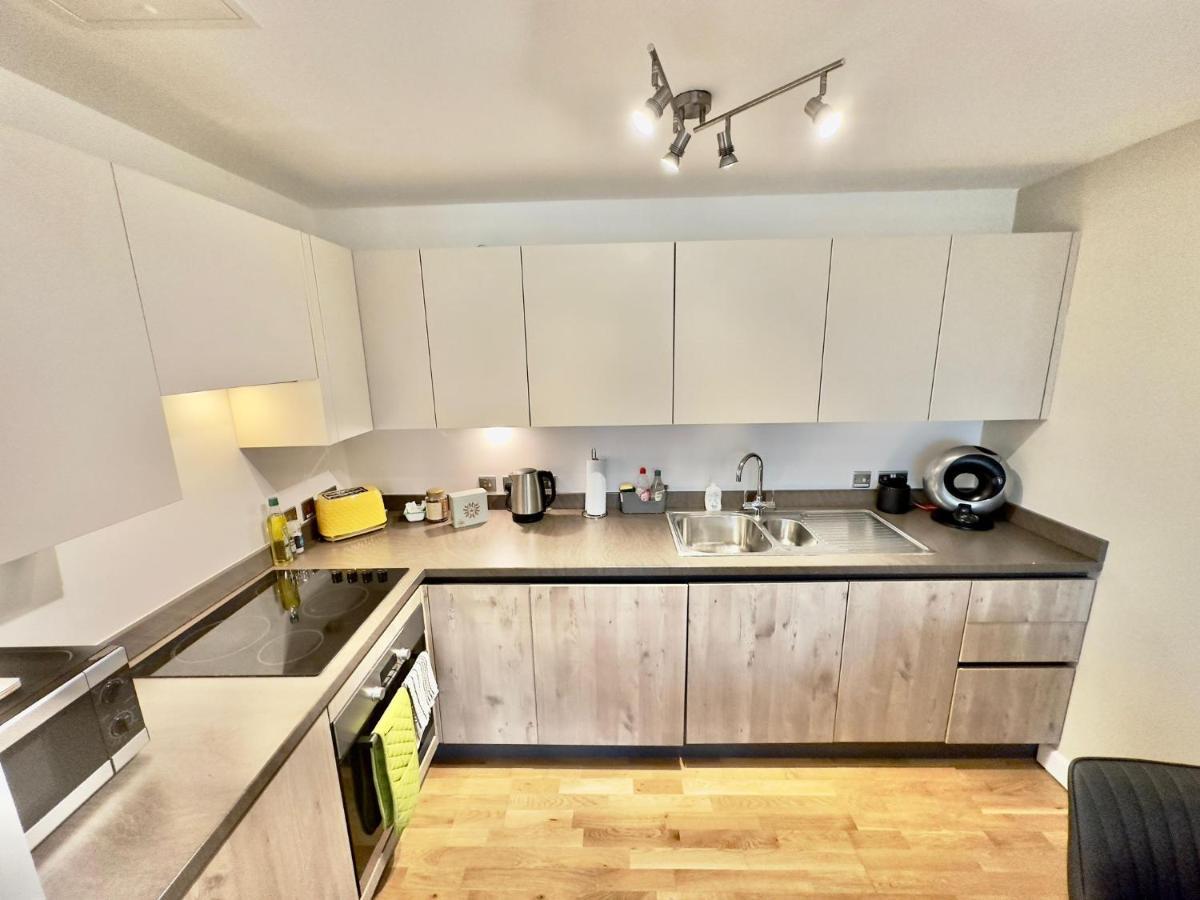 Koala & Tree - Modern 1 Bed For 4 Guests In The Heart Of - Short Lets & Serviced