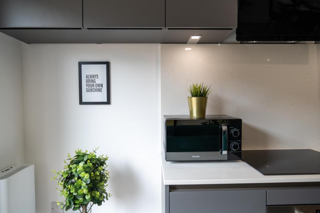 Hosta Group - Prestige 1 Bed - The Olive Apartment *