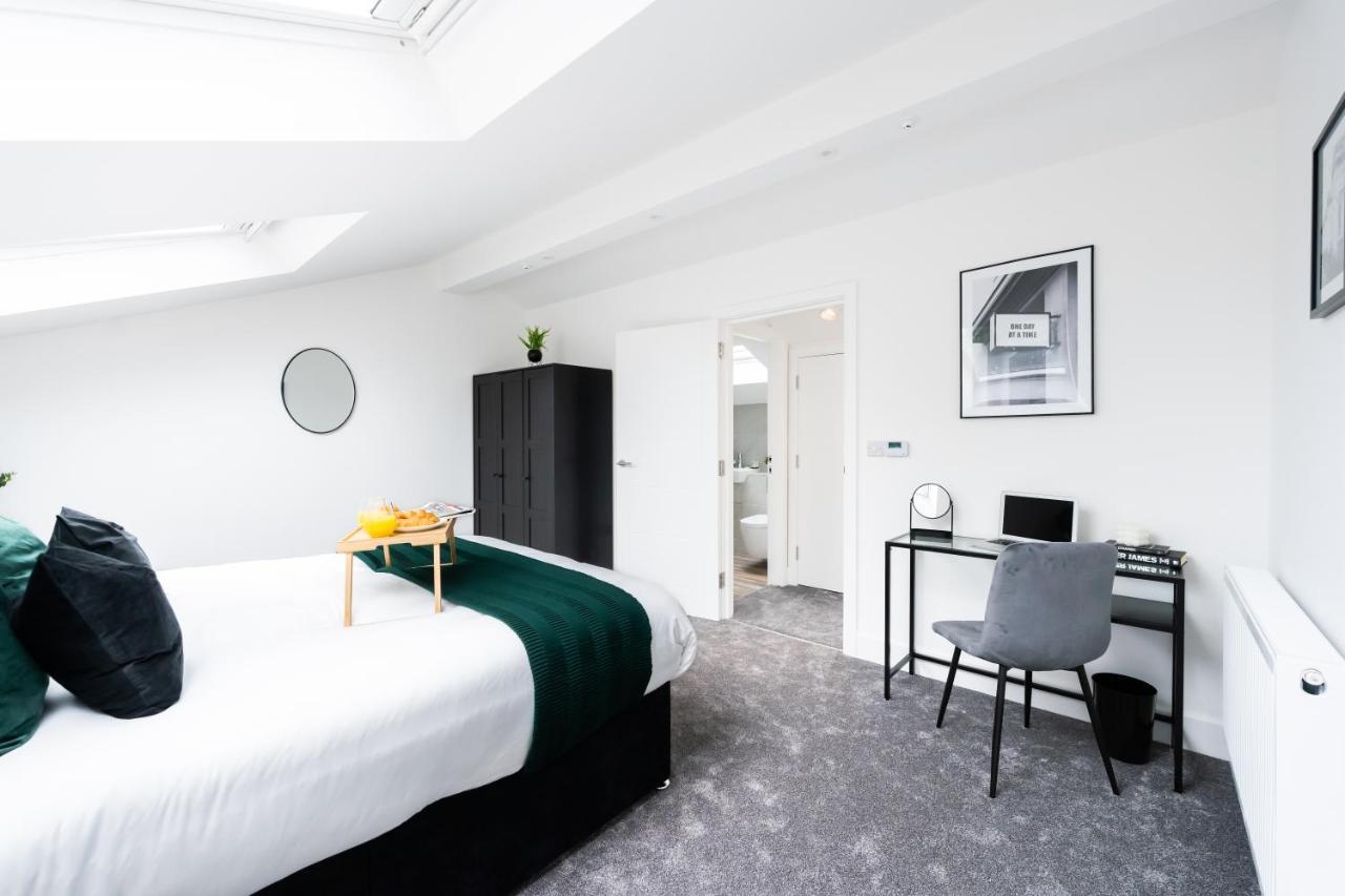 Hosta Group - Prestige 1 Bed - The Olive Apartment *
