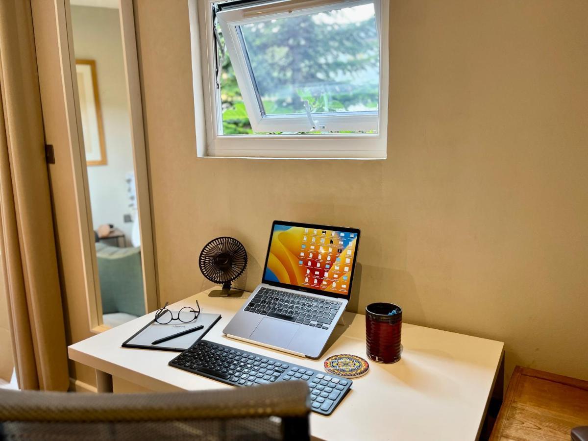 Modern, Gr Floor 1 Bed, Bathroom, Garden & Private Entry With Free Parking Homestay *