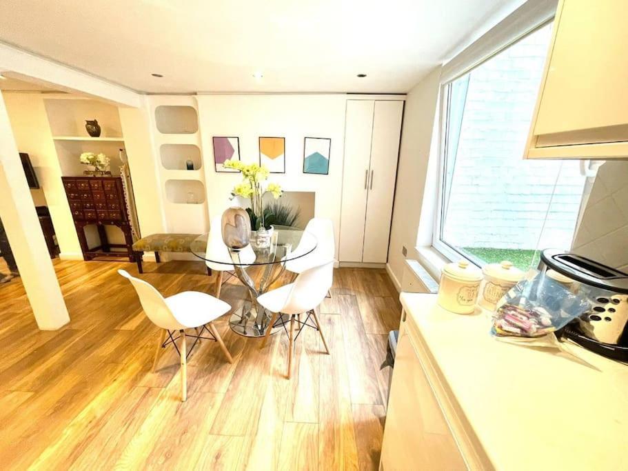 Apartment Historical Building / Cozy Basement /