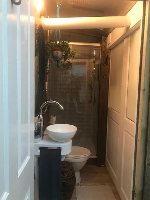 Tiny Hideaway In Apartment *