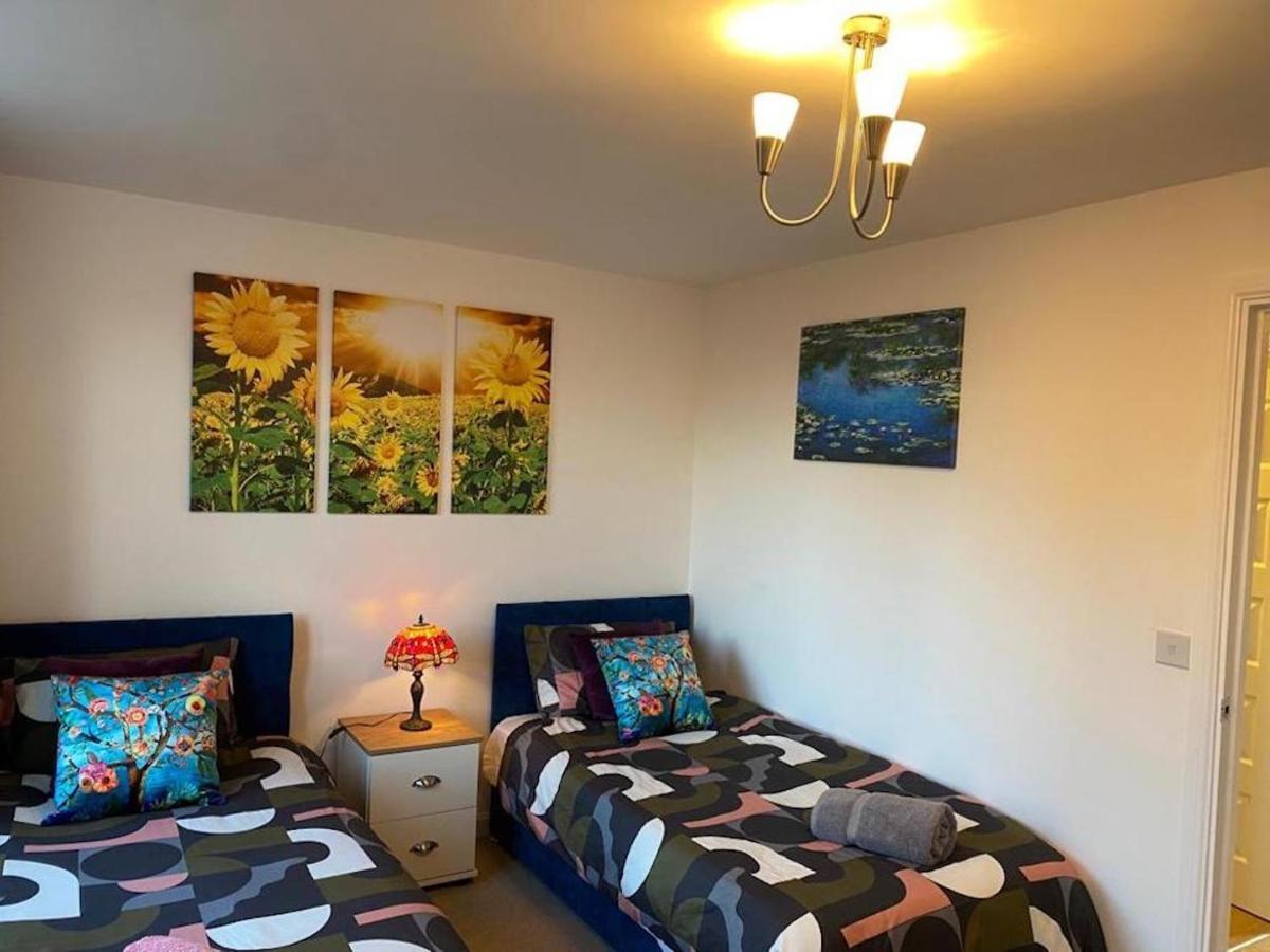 Cozy Garden Retreat: 4-bed Near Hospitals *