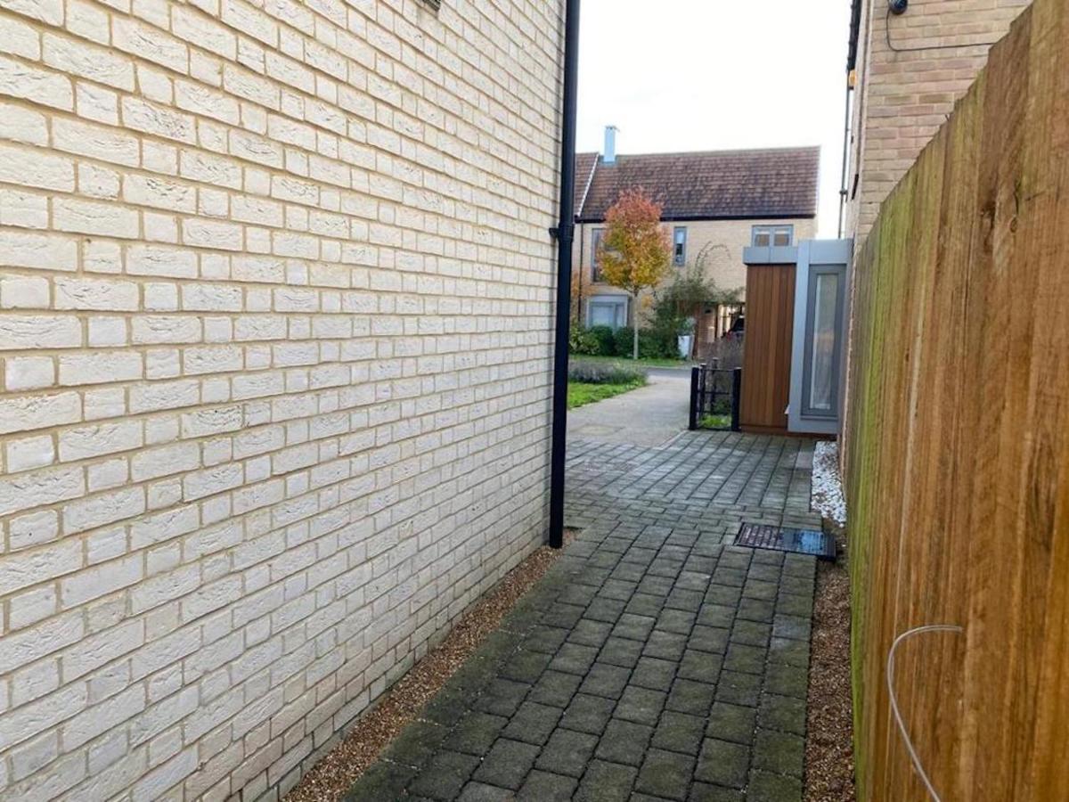 Cozy Garden Retreat: 4-bed Near Hospitals Apartment Cambridge (Cambridgeshire)