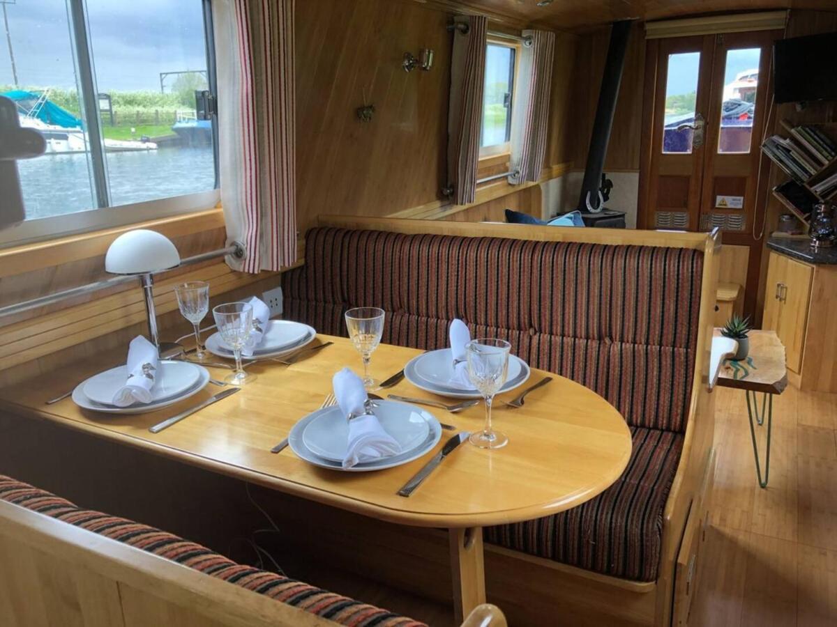 Narrowboats - Beautiful New Moon Narrowboat