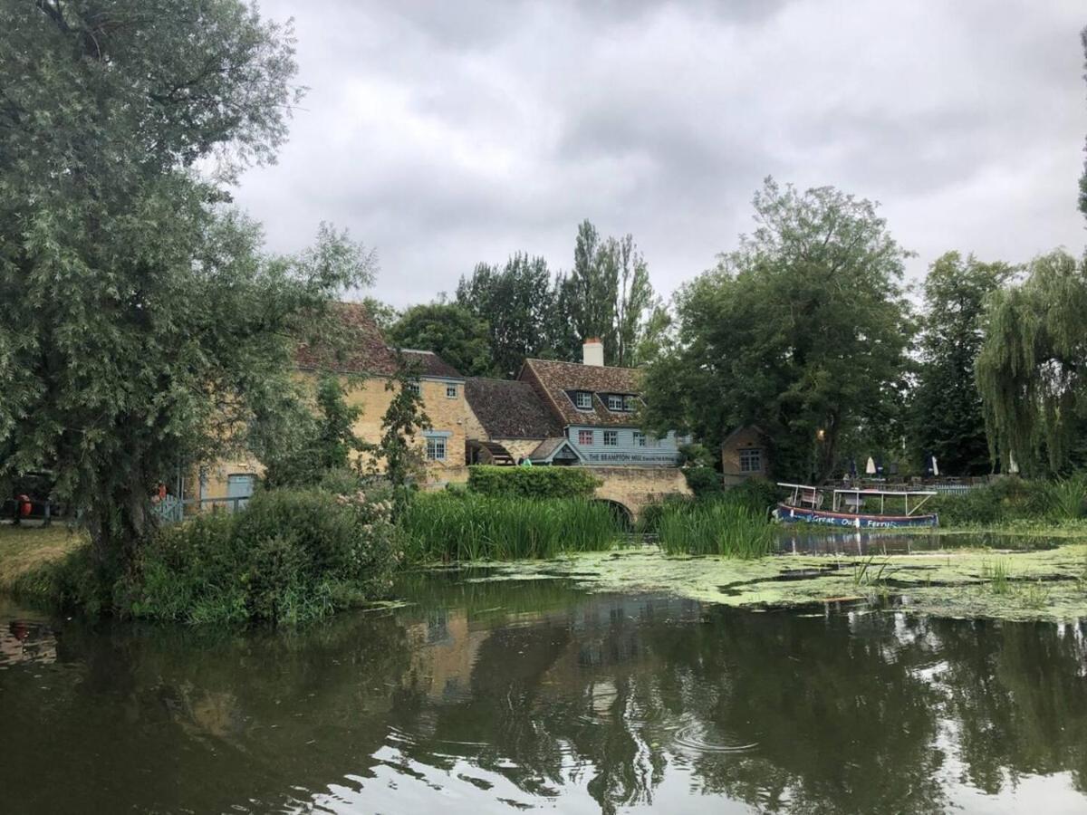 Botel Narrowboats - Beautiful New Moon Narrowboat Cambridge (Cambridgeshire)