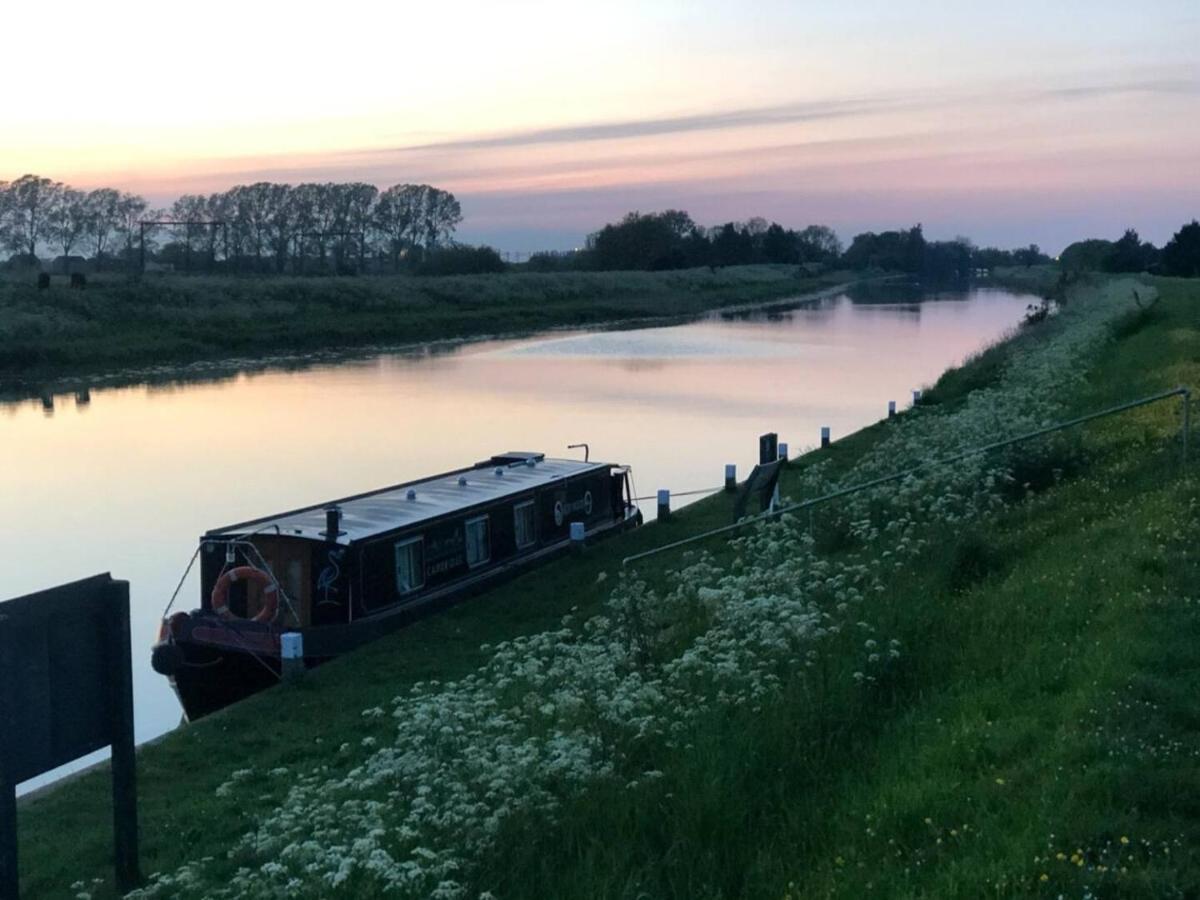 Narrowboats - Beautiful New Moon Narrowboat Botel Cambridge (Cambridgeshire)