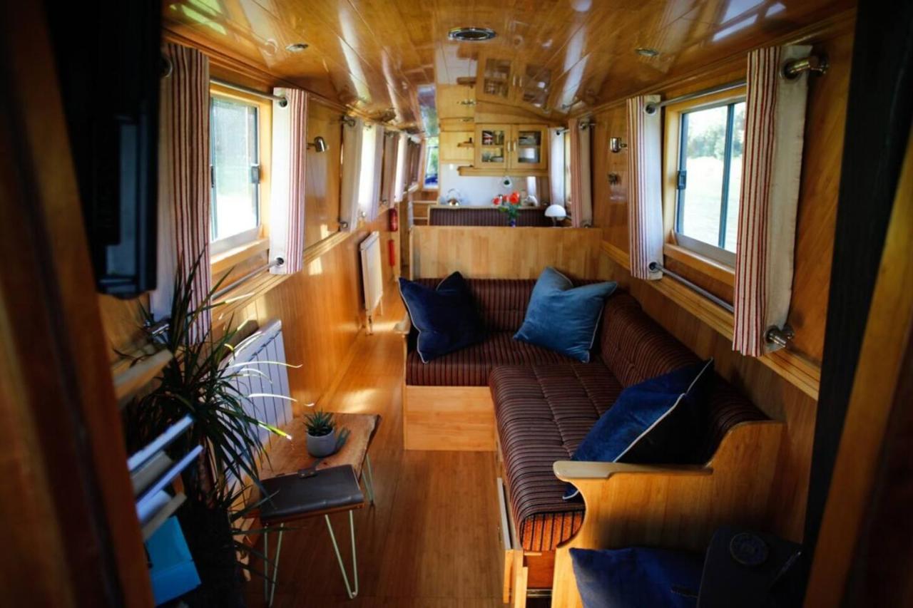 Botel Narrowboats - Beautiful New Moon Narrowboat *