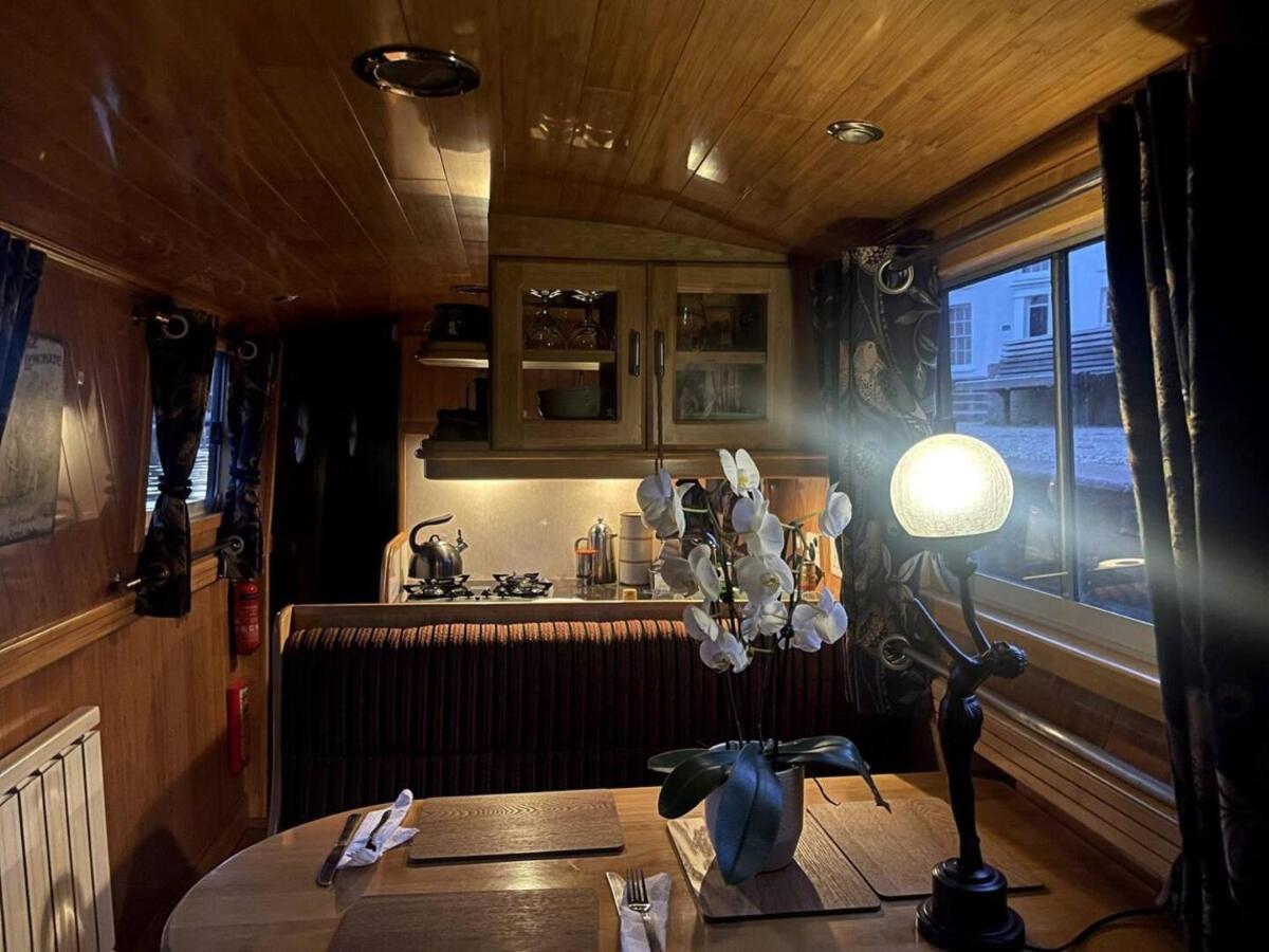 Botel Narrowboats - Beautiful New Moon Narrowboat *