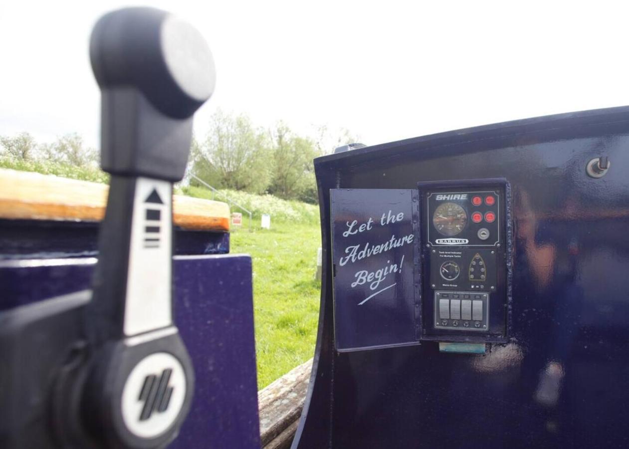 Narrowboats - Beautiful New Moon Narrowboat