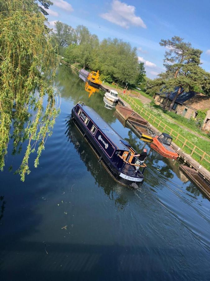 Narrowboats - Beautiful New Moon Narrowboat Botel Cambridge (Cambridgeshire)