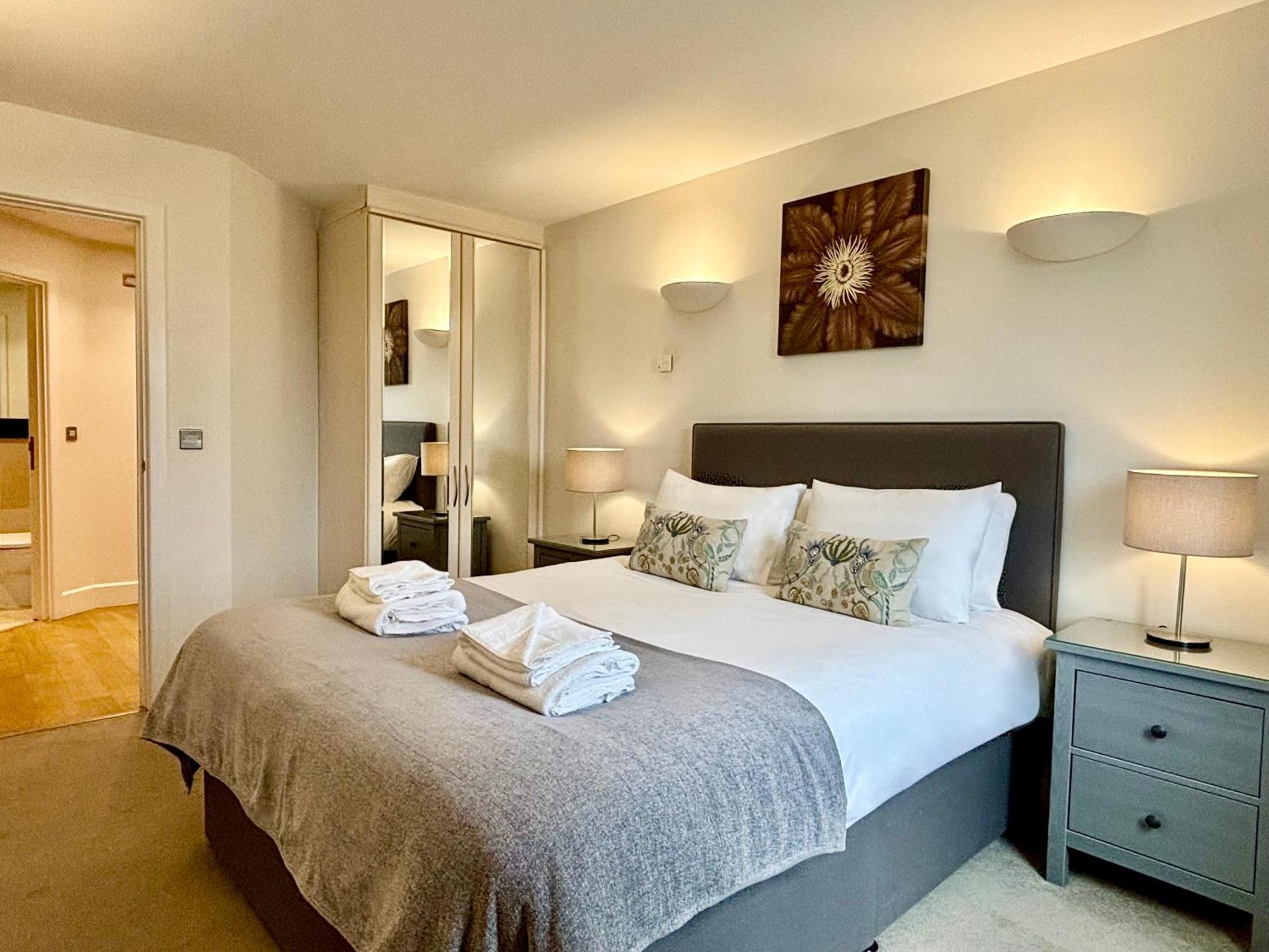 Apartment Your Space - The Hamilton's