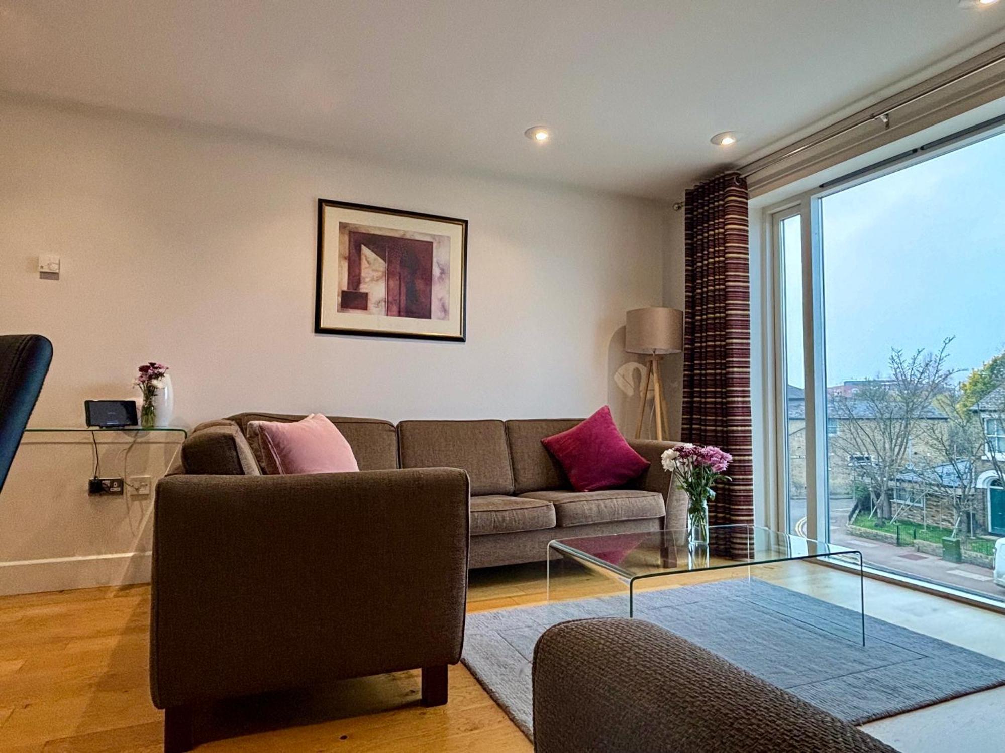 Apartment Your Space - The Hamilton's